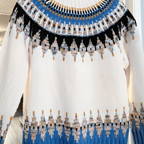 Beautiful sweater - Picture 5 of 8